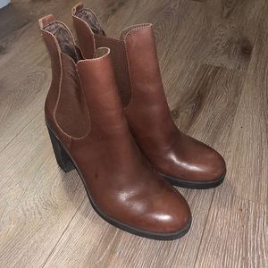 Crown Vintage heels brown boots faux leather